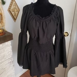 Curlbiuty black peasant style top. Size La…